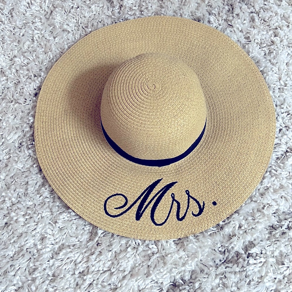 Betsey Johnson Mrs. floppy pom sun hat